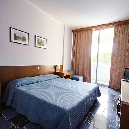 Grand Hotel Helios Tarquinia Quarto foto