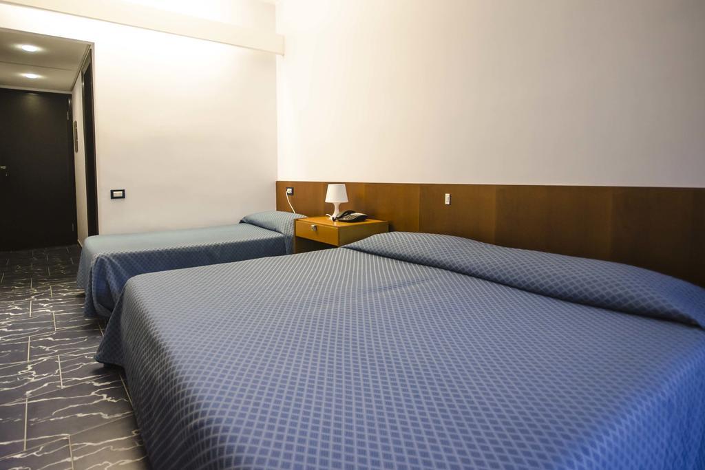 Grand Hotel Helios Tarquinia Quarto foto